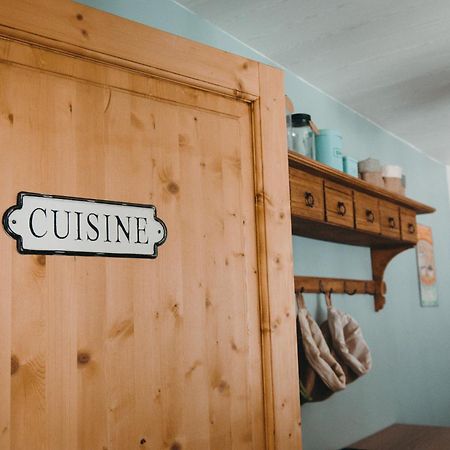 Au Charme D'Antan Bed & Breakfast Feron Ngoại thất bức ảnh
