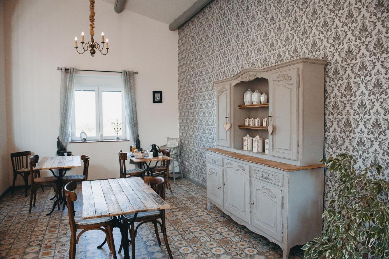 Au Charme D'Antan Bed & Breakfast Feron Ngoại thất bức ảnh
