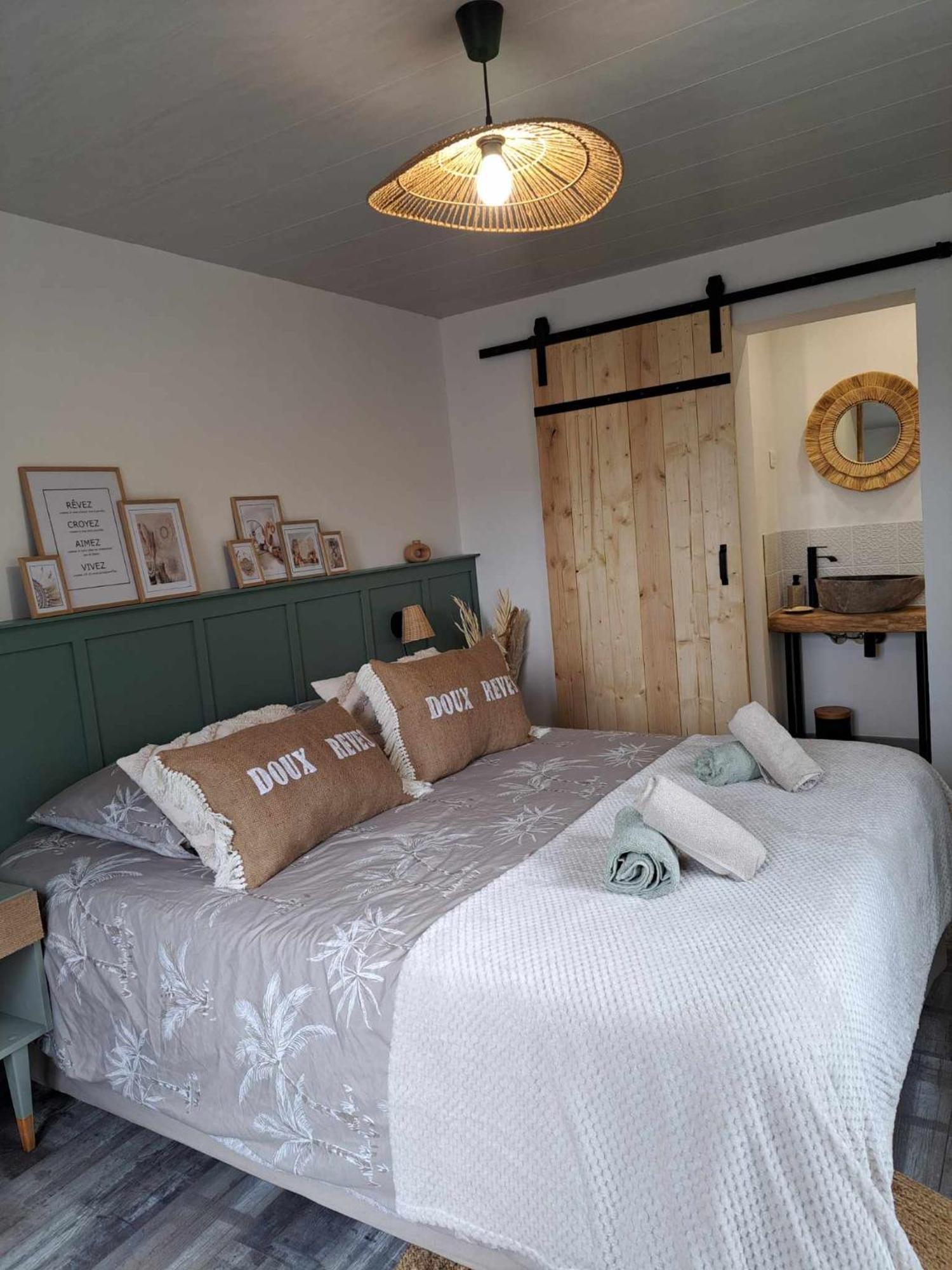 Au Charme D'Antan Bed & Breakfast Feron Ngoại thất bức ảnh